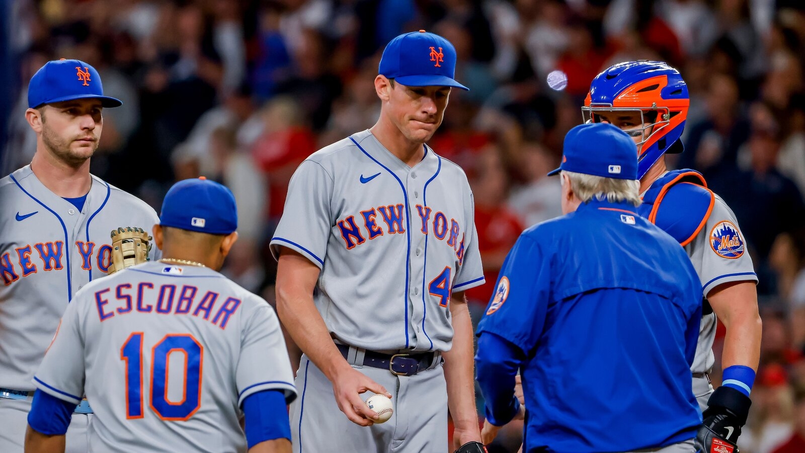Braves Sweep Mets Closing In On NL East Title The New York Times