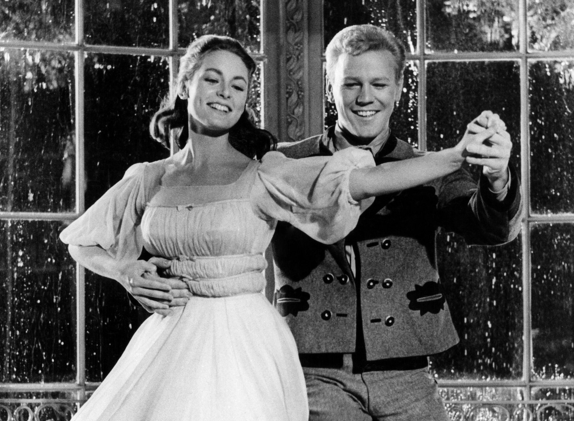 Charmian Carr Liesl Von Trapp In The Sound Of Music Film Dies At 73 The New York Times