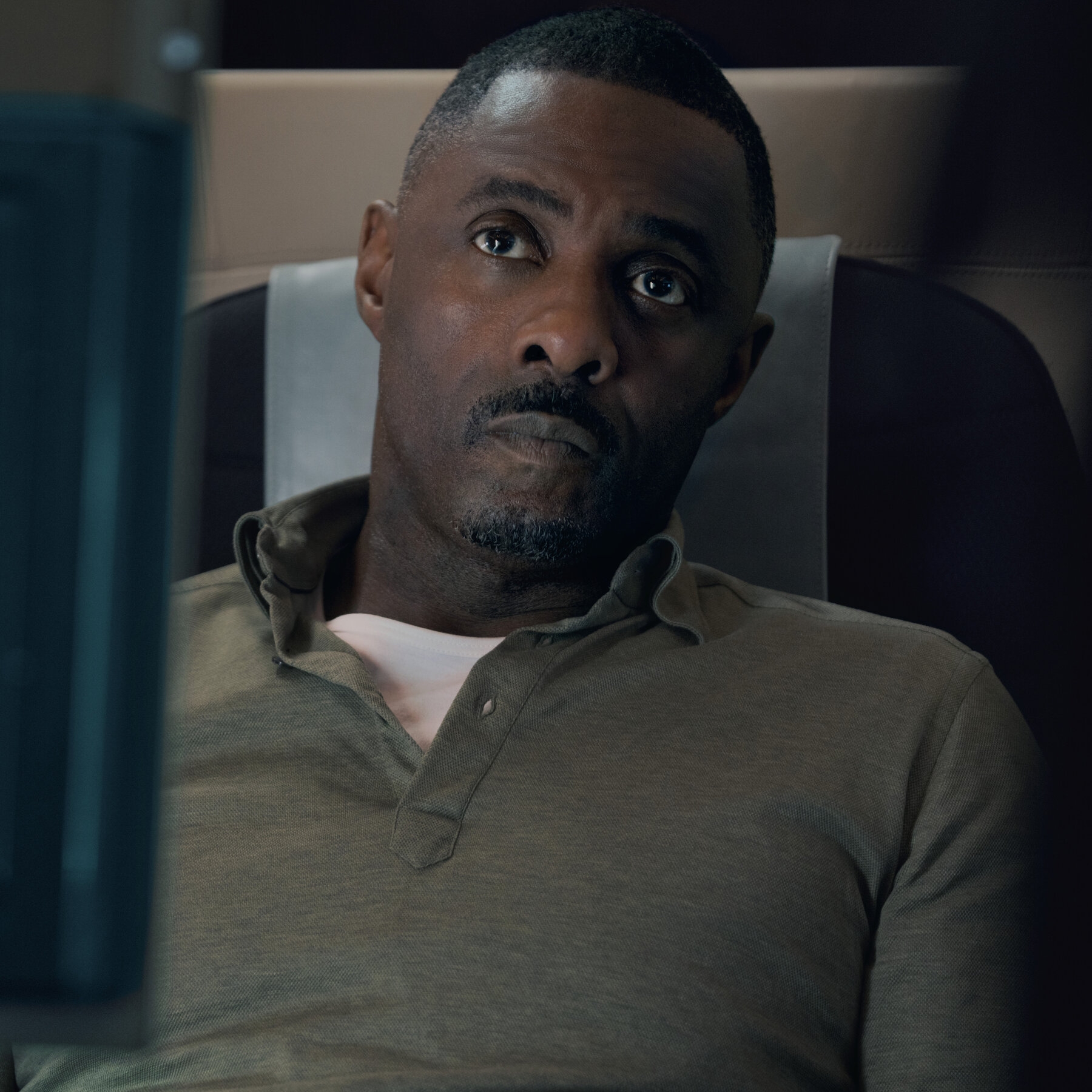 Hijack With Idris Elba Is A Throwback Thriller The New York Times