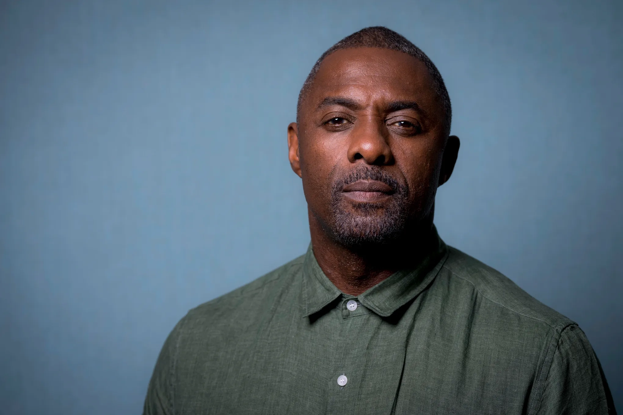 Idris Elba Uses His Brains Not Brawn In The New Apple TV Series Hijack The Seattle Times