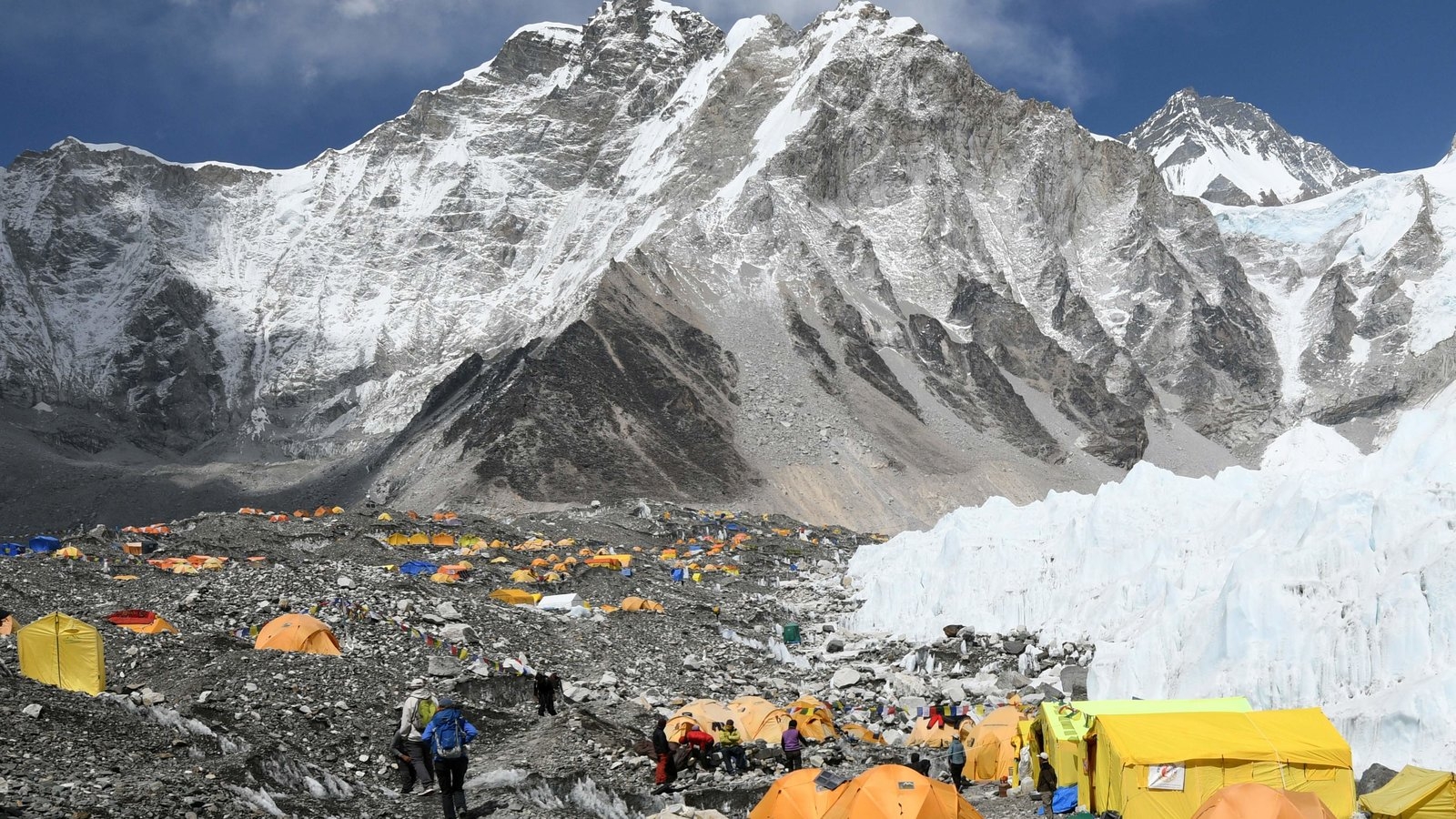 Learning With It Was Like A Zoo Death On An Unruly Overcrowded Everest The New York Times