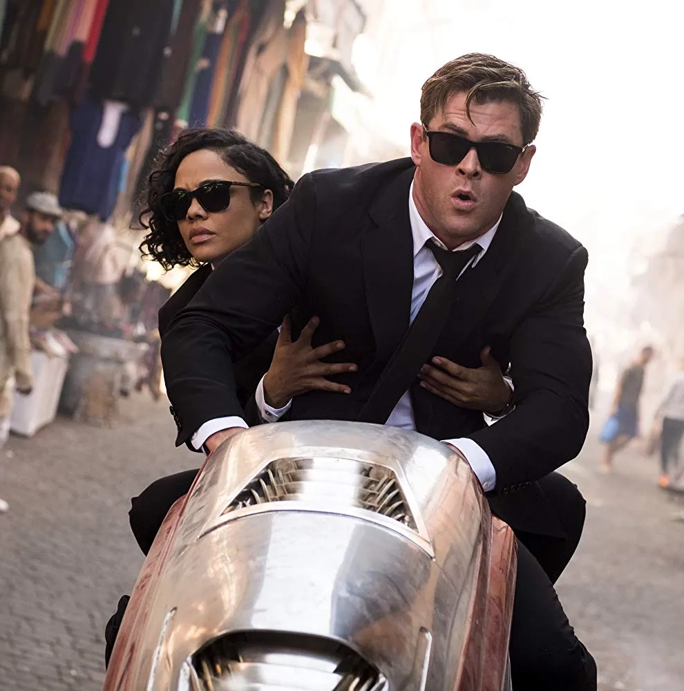 Men In Black International Review A Solid Hemsworth And Thompson Charm Offensive Vox