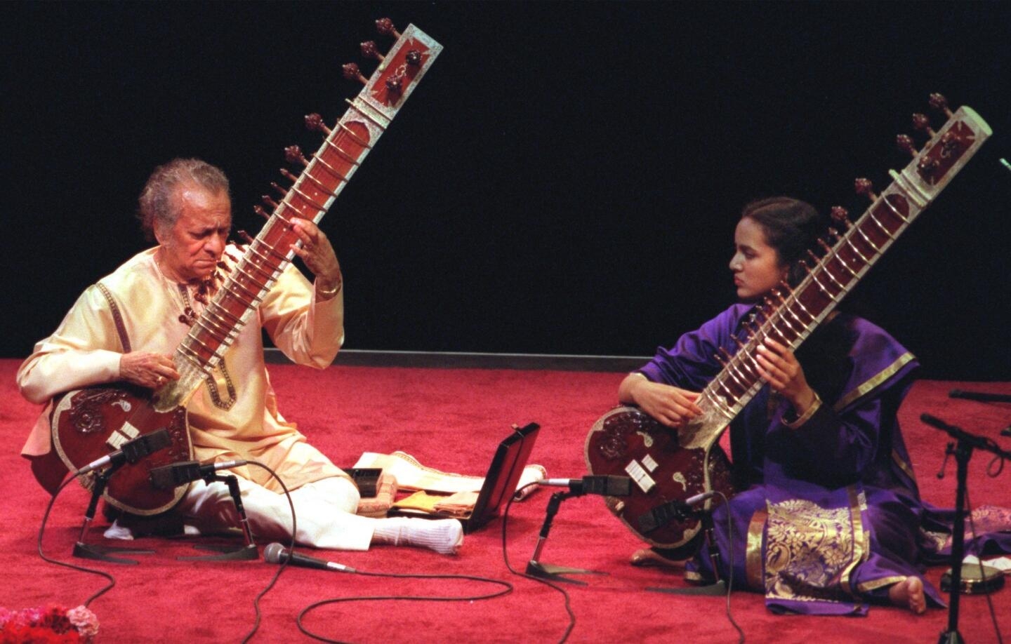 Ravi Shankar Sitar Master Dead At 92 Los Angeles Times
