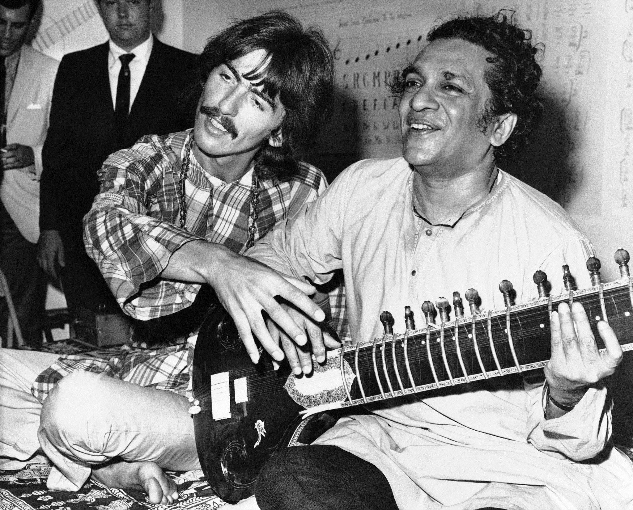 Ravi Shankar Who Brought Sitar Music To The West Dies The New York Times