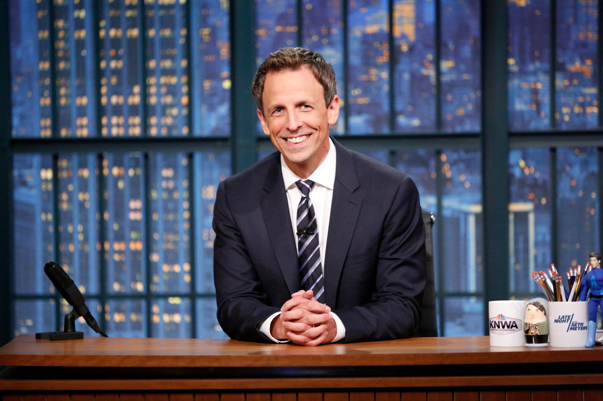 Seth Meyers Decides To Take A Seat To Deliver His Late Night Monologue The New York Times